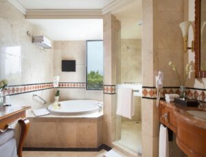 Hyatt Regency Yogyakarta – Regency Executive Suite Bathroom